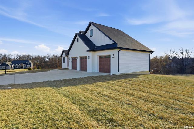 201 Royal Point Court, Pekin, IL 61554