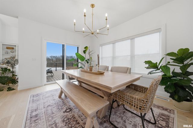 201 Royal Point Court, Pekin, IL 61554