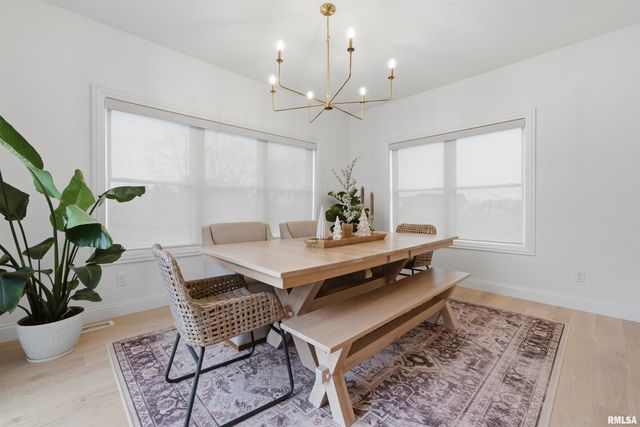 201 Royal Point Court, Pekin, IL 61554