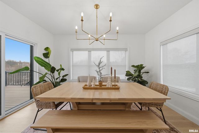 201 Royal Point Court, Pekin, IL 61554