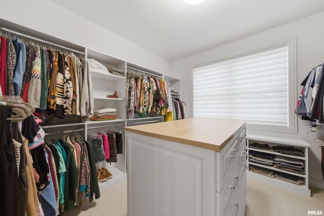 201 Royal Point Court, Pekin, IL 61554