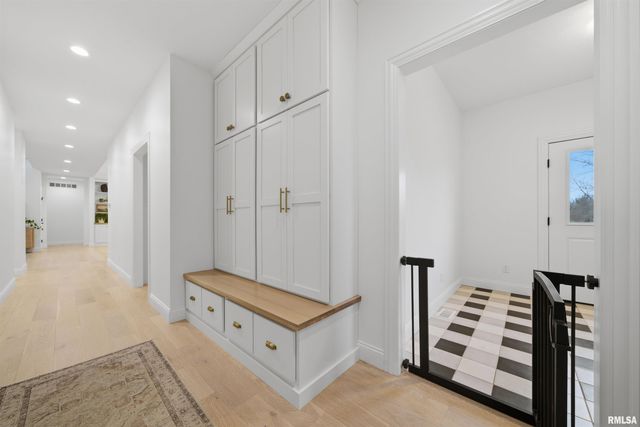 201 Royal Point Court, Pekin, IL 61554