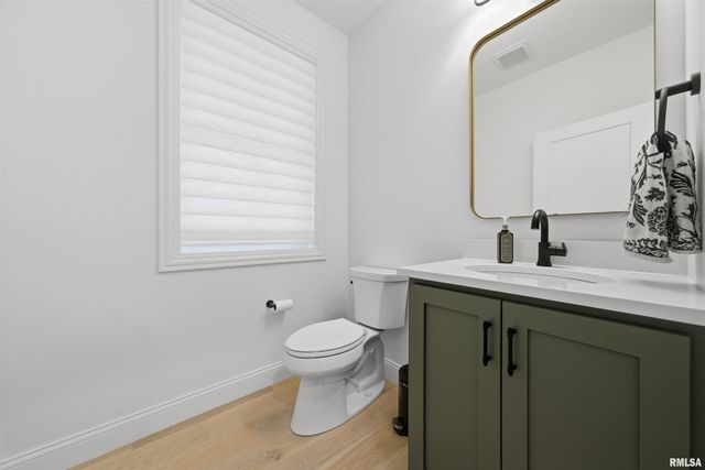 201 Royal Point Court, Pekin, IL 61554