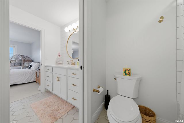 201 Royal Point Court, Pekin, IL 61554