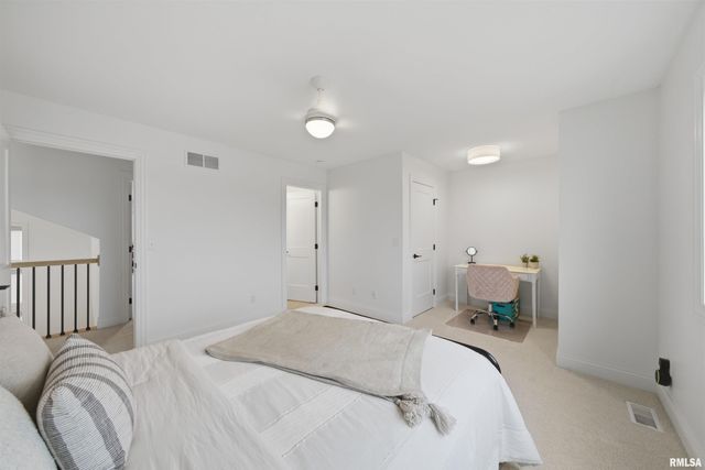 201 Royal Point Court, Pekin, IL 61554