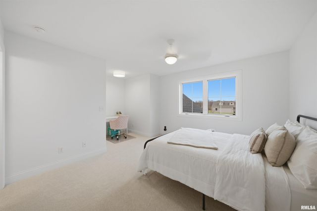 201 Royal Point Court, Pekin, IL 61554