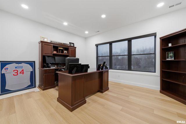 201 Royal Point Court, Pekin, IL 61554