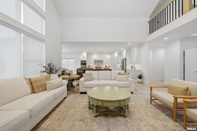 201 Royal Point Court, Pekin, IL 61554