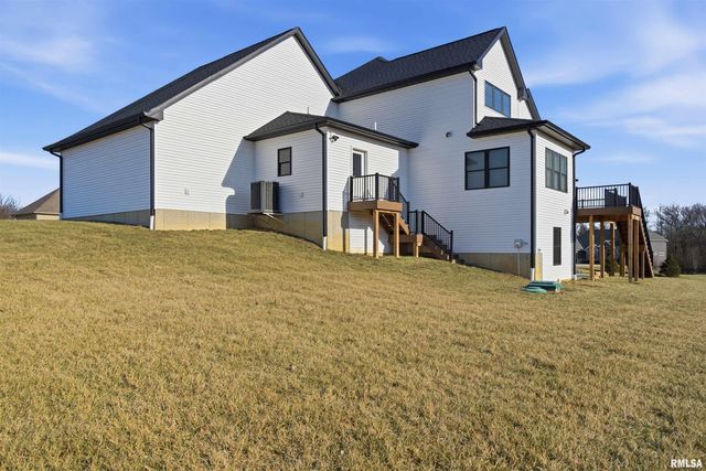 201 Royal Point Court, Pekin, IL 61554