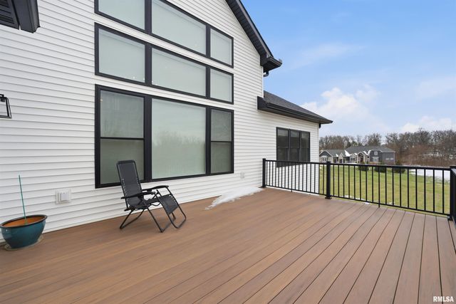 201 Royal Point Court, Pekin, IL 61554