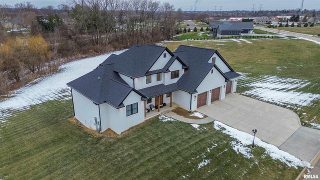 201 Royal Point Court, Pekin, IL 61554