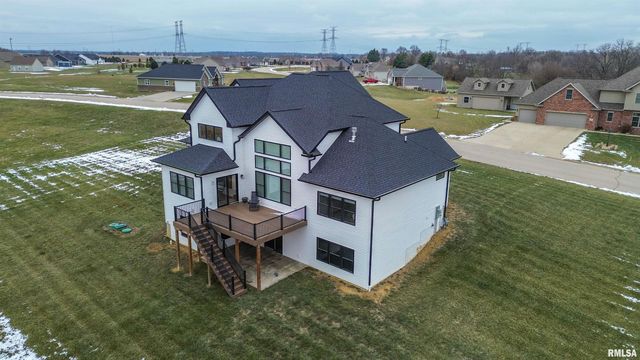 201 Royal Point Court, Pekin, IL 61554