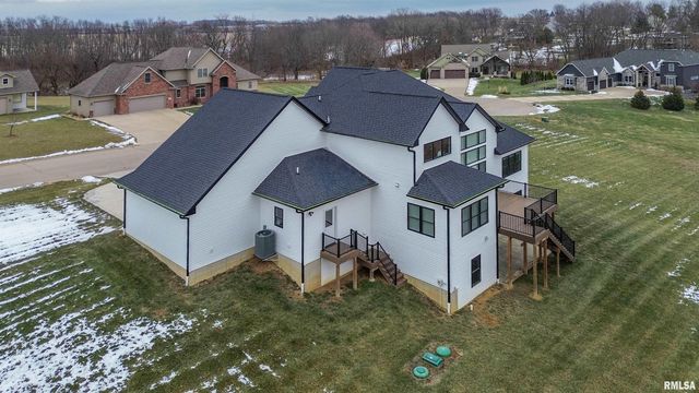 201 Royal Point Court, Pekin, IL 61554