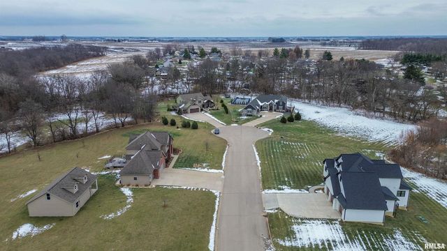 201 Royal Point Court, Pekin, IL 61554