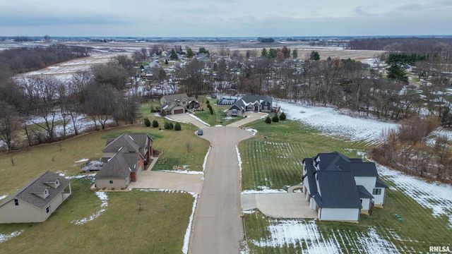 201 Royal Point Court, Pekin, IL 61554