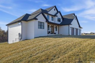 201 Royal Point Court, Pekin, IL 61554