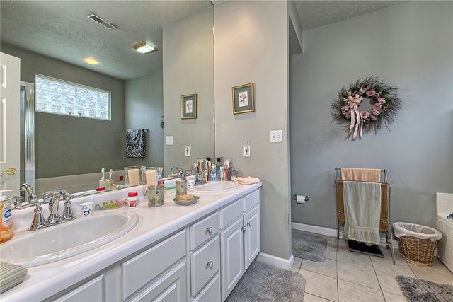 6015 Triple Crown Cir, Hempfield Twp, PA 15601