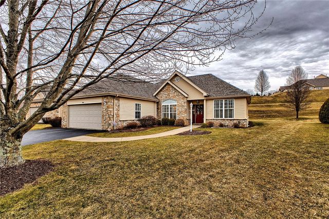 6015 Triple Crown Cir, Hempfield Twp, PA 15601
