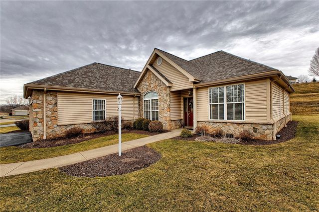 6015 Triple Crown Cir, Hempfield Twp, PA 15601