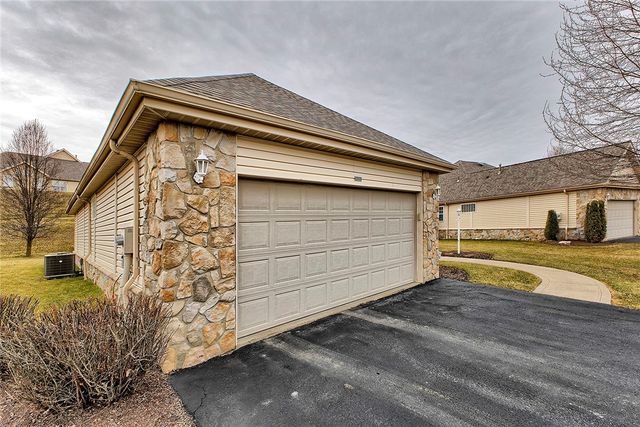 6015 Triple Crown Cir, Hempfield Twp, PA 15601