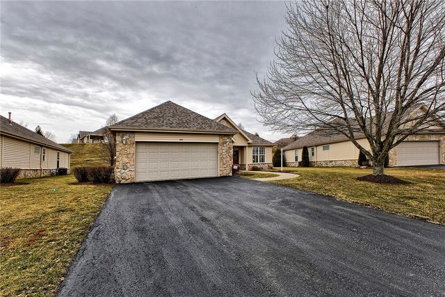6015 Triple Crown Cir, Hempfield Twp, PA 15601