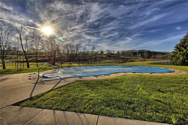 6015 Triple Crown Cir, Hempfield Twp, PA 15601