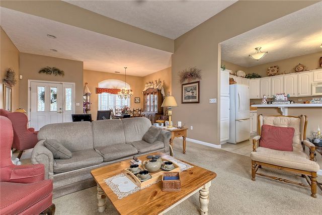 6015 Triple Crown Cir, Hempfield Twp, PA 15601