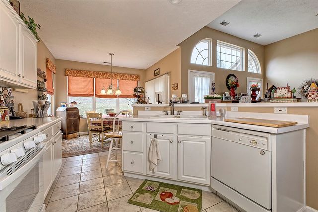 6015 Triple Crown Cir, Hempfield Twp, PA 15601