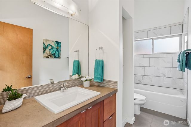 1018 NE 103rd Street, Seattle, WA 98125