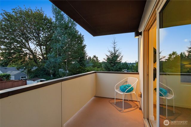 1018 NE 103rd Street, Seattle, WA 98125