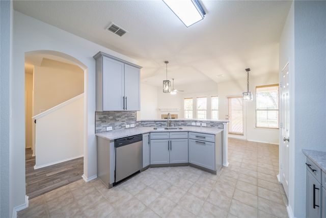 9601 Links Fairway Drive, Rowlett, TX 75089