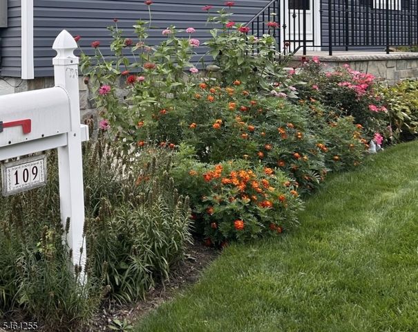109 Chesapeake Ave, Parsippany-troy Hills Twp., NJ 07034