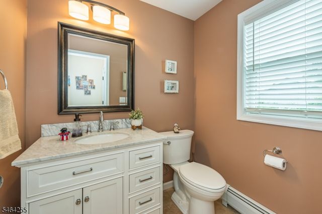 109 Chesapeake Ave, Parsippany-troy Hills Twp., NJ 07034