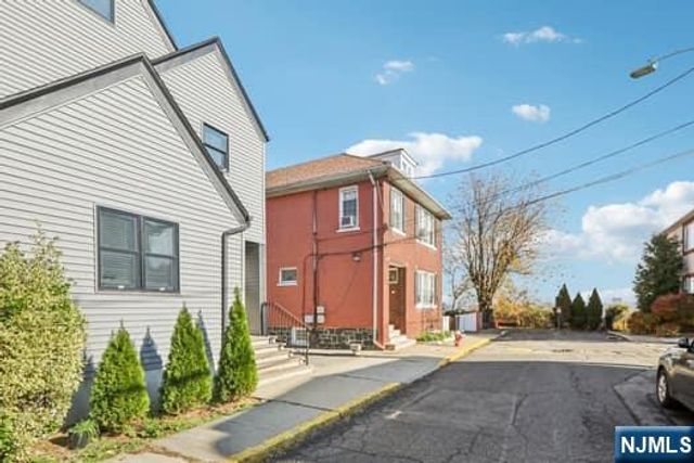 7 Laird Place, Cliffside Park, NJ 07010