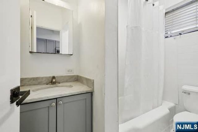 7 Laird Place, Cliffside Park, NJ 07010