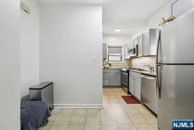 7 Laird Place, Cliffside Park, NJ 07010