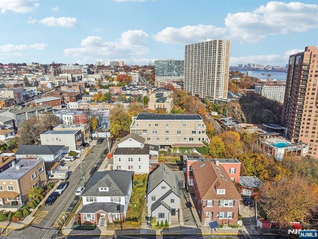 7 Laird Place, Cliffside Park, NJ 07010