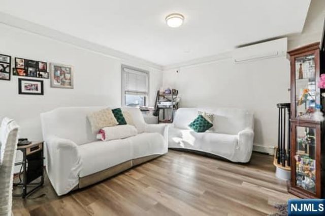 7 Laird Place, Cliffside Park, NJ 07010