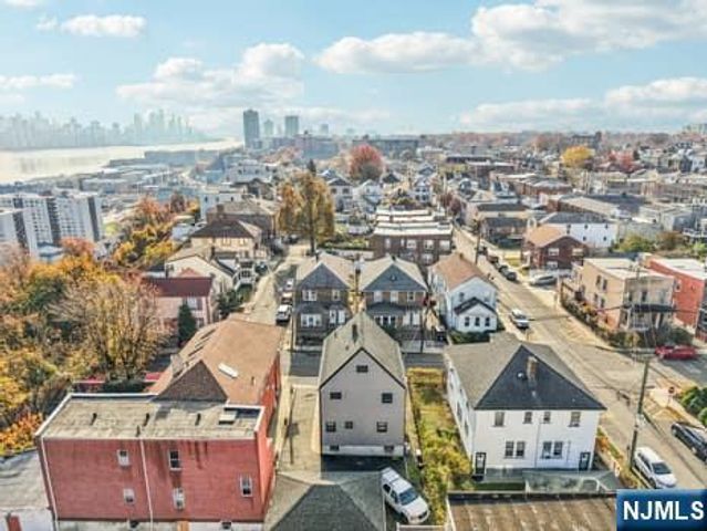 7 Laird Place, Cliffside Park, NJ 07010