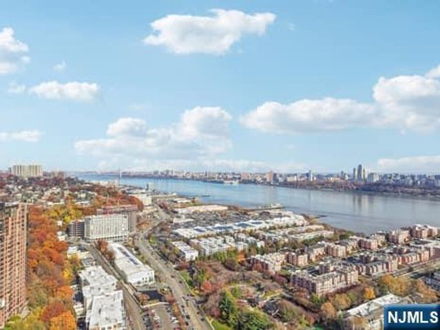 7 Laird Place, Cliffside Park, NJ 07010