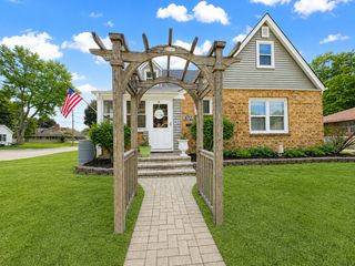 470 MARGUERITE Street, Elgin, IL 60123
