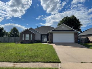 910 SW Cheyenne Drive, Bentonville, AR 72712