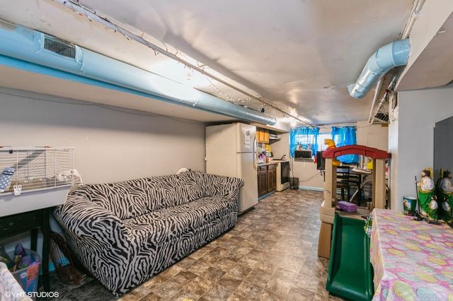 8119 S Escanaba Avenue, Chicago, IL 60617