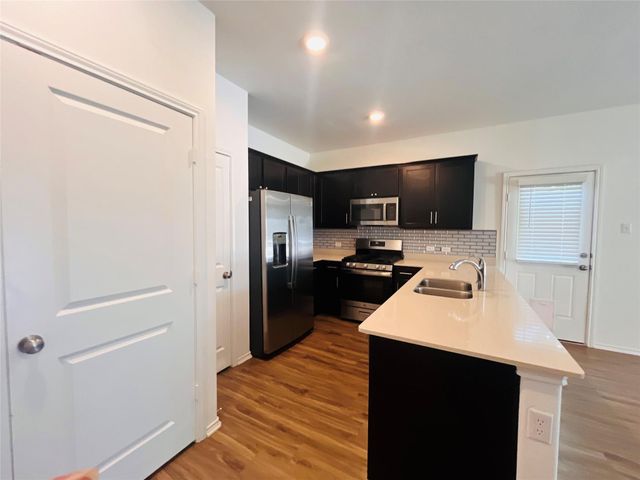 325 Geode GLN, San Marcos, TX 78656