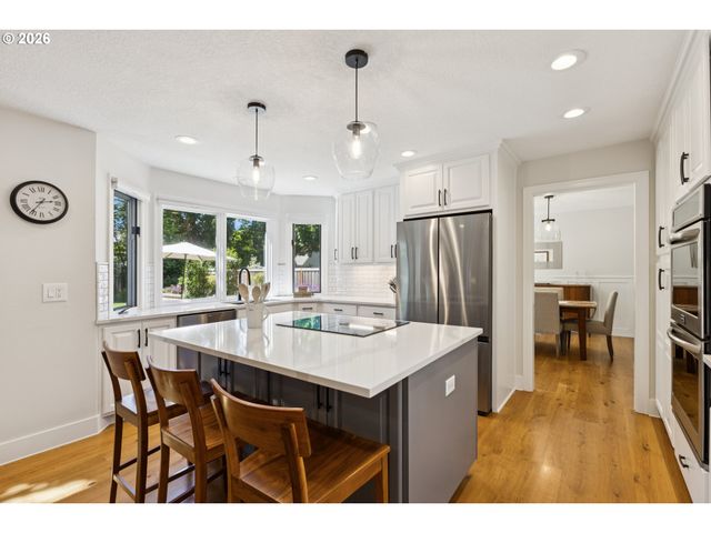 19505 OLSON Ave, Lake Oswego, OR 97034