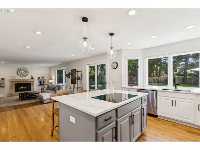 19505 OLSON Ave, Lake Oswego, OR 97034