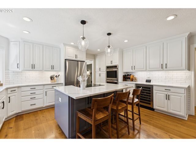 19505 OLSON Ave, Lake Oswego, OR 97034