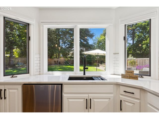 19505 OLSON Ave, Lake Oswego, OR 97034