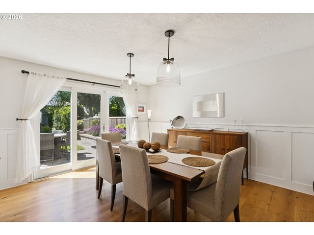 19505 OLSON Ave, Lake Oswego, OR 97034