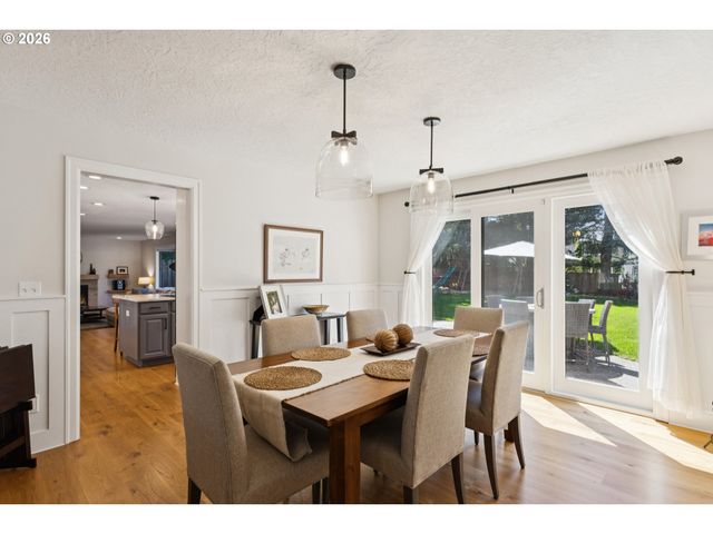 19505 OLSON Ave, Lake Oswego, OR 97034